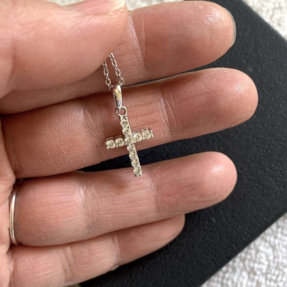 Blue Sage 18” Chain Sterling Silver Cross - Picture 1 of 5